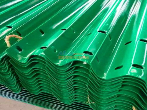 選擇專(zhuān)業(yè)公路鍍鋅兩波防護(hù)欄廠家的關(guān)鍵考量